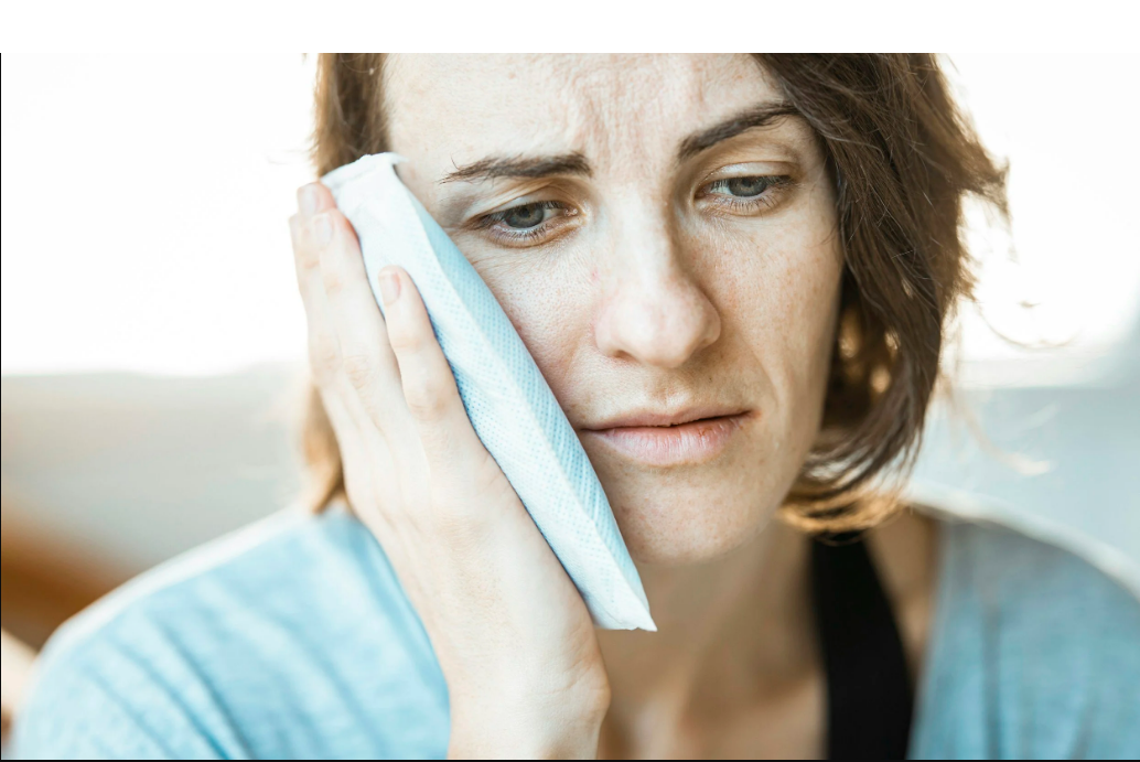 The Roof of My Mouth Hurts When I Eat: Causes, Symptoms, and Remedies